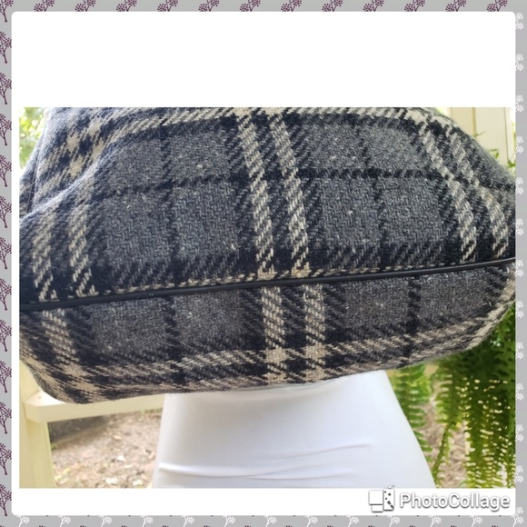 Burberrys' London | Wool Plaid Shoulder Bag - Picture 3 of 4